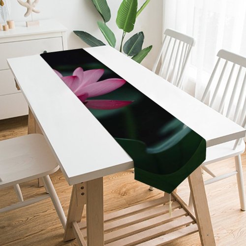 Yanfind Table Runner Blur Freshness Focus Beautiful Plant Delicate Fresh Depth Aquatic Field Growth Blooming Everyday Dining Wedding Party Holiday Home Decor