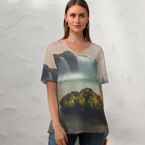 yanfind V Neck T-shirt for Women Robin Christ Goðafoss Waterfall Iceland Scenic Landscape Summer Top  Short Sleeve Casual Loose
