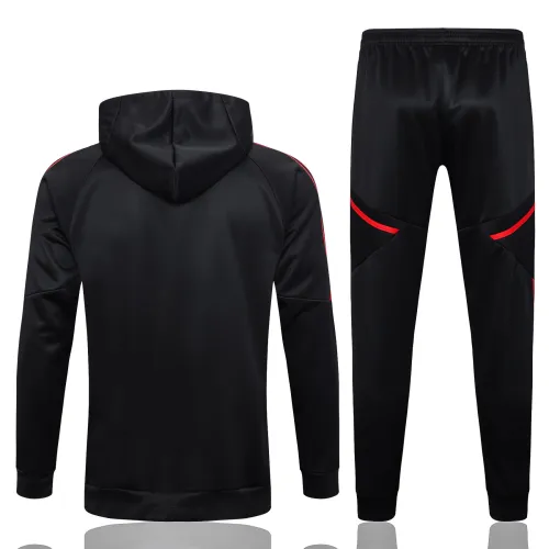 2324 Bayern Black