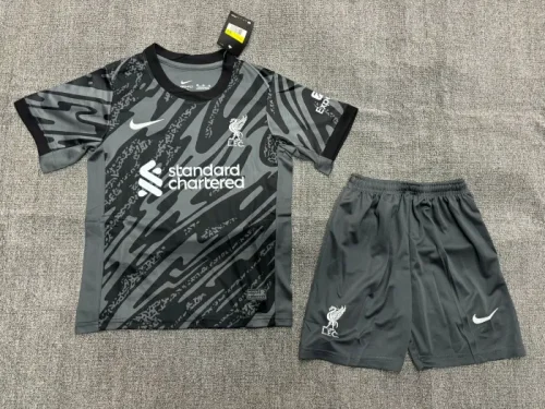 24/25 Liverpool Black Goalkeeper Kids Kit