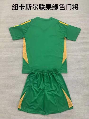 24/25 Newcastle United Goalkeeper Kids Kit
