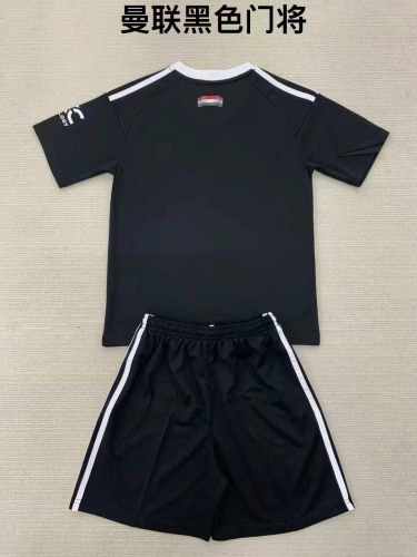 24/25 Manchester United Purple Goalkeeper Kids Kit