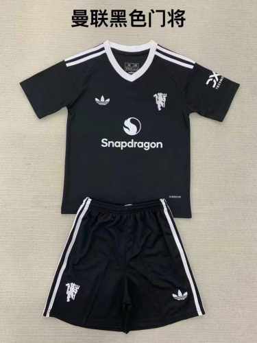 24/25 Manchester United Purple Goalkeeper Kids Kit