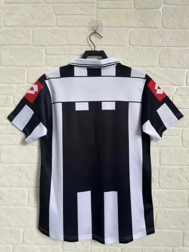Retro Juventus 01/02 Home Jersey
