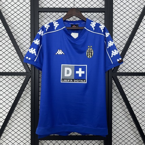 Retro Juventus 99/00 Away Jersey