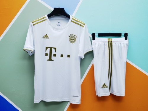Retro 22/23 Bayern Munich Away Adult Uniform