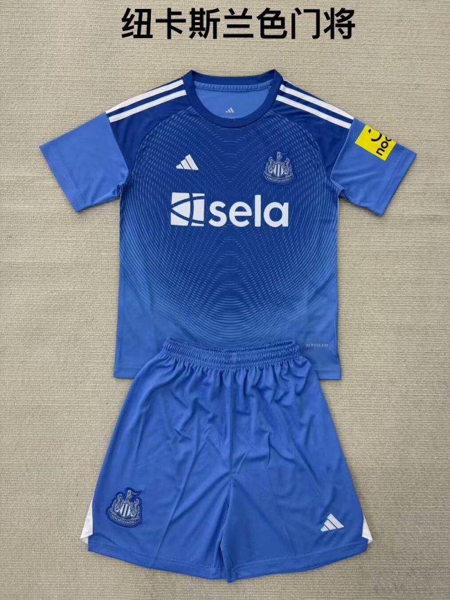 25/26 Newcastle United Goalkeeper Adult Uniform