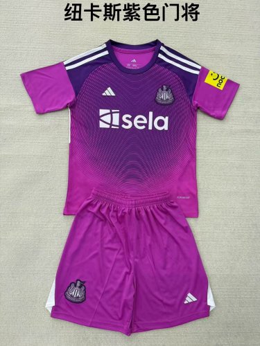 25/26 Newcastle United Goalkeeper Adult Uniform