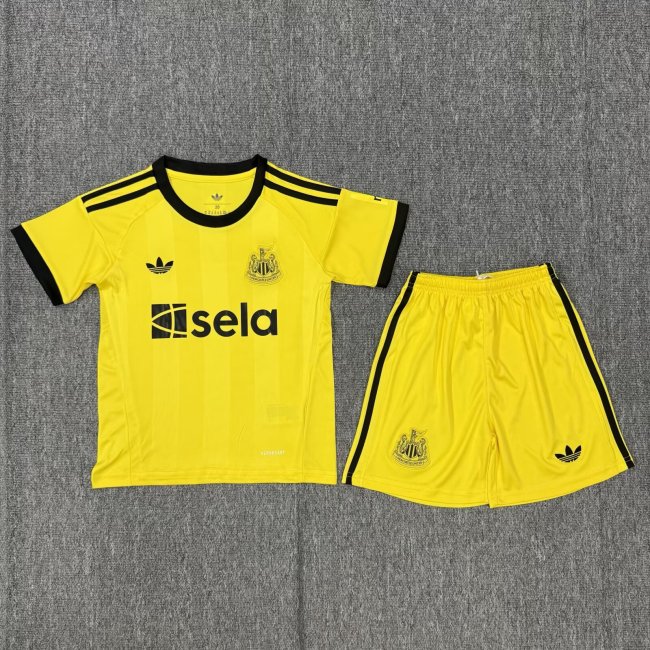 25/26 Newcastle United Goalkeeper Kids Kit
