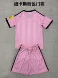 25/26 Newcastle United Goalkeeper Adult Uniform
