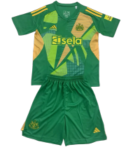 24-25 Newcastle United (Goalkeeper) Set.Jersey & Short High Quality