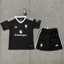 Kids kit 24-25 Manchester United (Goalkeeper) Thailand Quality