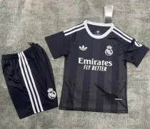 Kids kit 25-26 Real Madrid (Goalkeeper) Thailand Quality