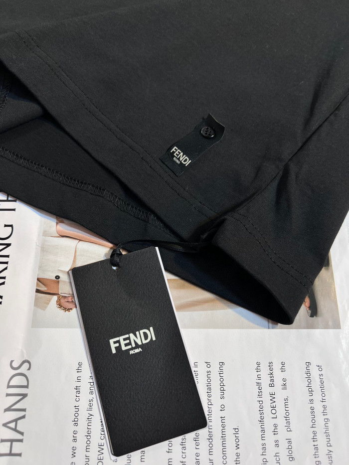 FENDI 22SS CLASSIC LOGO FF SUEDE EMBROIDERED T-SHIRT