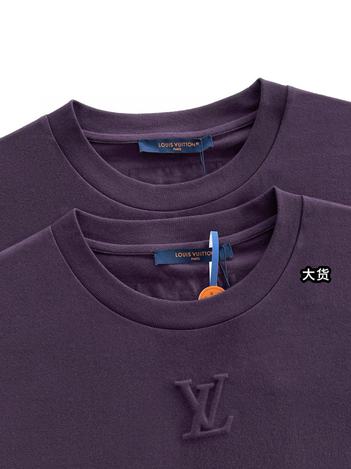 [100% best] louis v embroidered and embossed tonal signature tshirt Inside-out construction and Staples label on the back