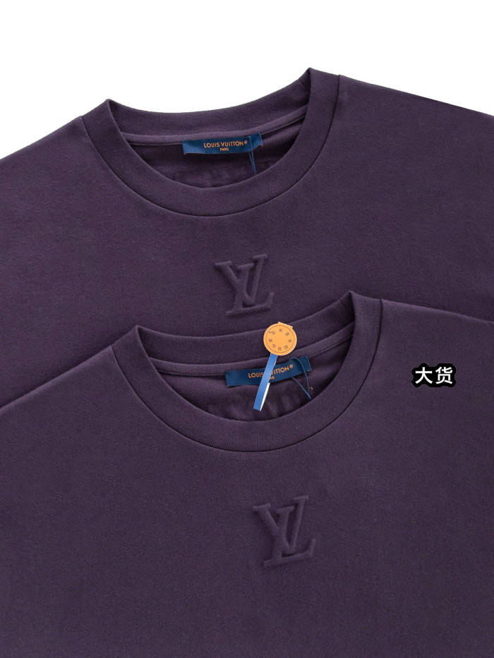 [100% best] louis v embroidered and embossed tonal signature tshirt Inside-out construction and Staples label on the back