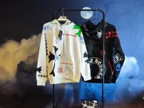 クロムハーツ 服 CHROMEHEARTS 2022新作 クロスサンスクリットホースシュー フルロゴ グラフィティプリント フーデッドセーター