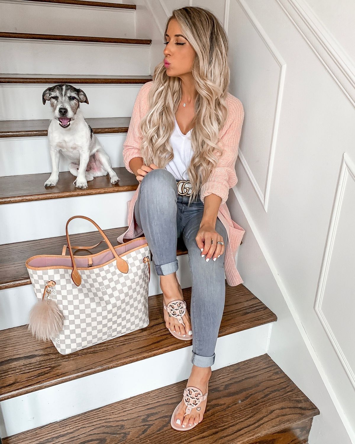 White-grey checkered elegance meets laid-back ease—this tote turns jeans + cardigan into a polished look. The fluffy pom-pom adds soft, playful flair; spacious enough for daily essentials, sleek enough for any errand or coffee run. Luxury that fits your everyday rhythm.