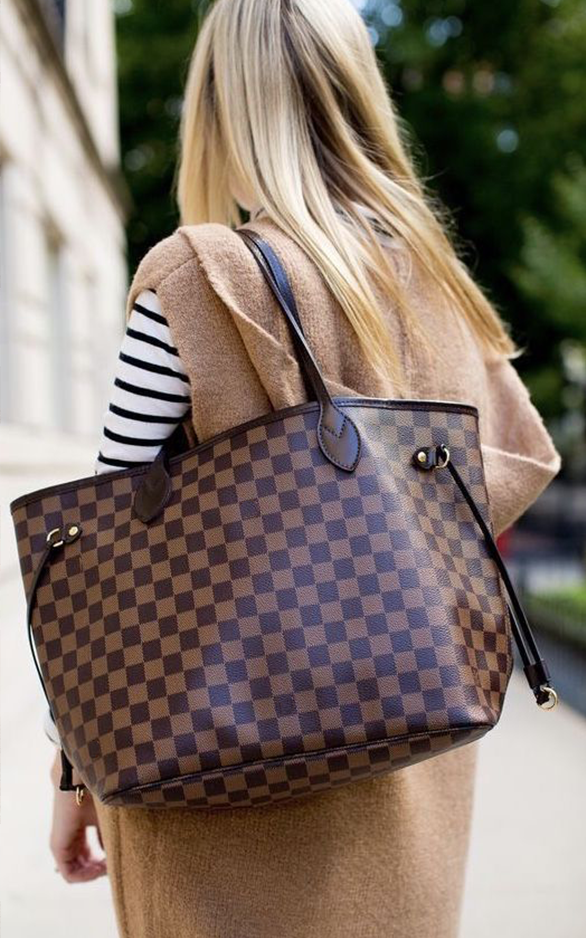 Rich brown checkered tote—sleek drawstring closure, leather accents. Paired with a camel vest + striped top, it balances sophistication with on-the-go practicality. The ultimate everyday luxury staple for city strolls.