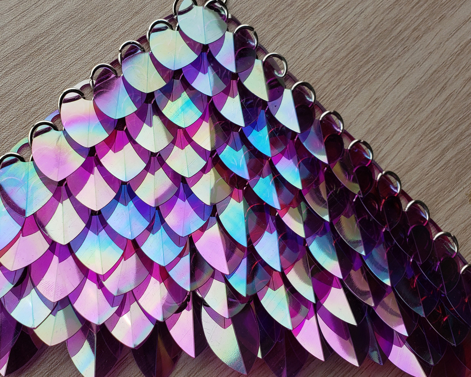 US 35.00 wholesale 500pcs Plastic Iridescent Dragon Scale