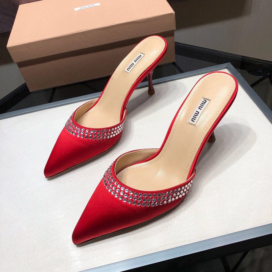 ミュウミュウ マテラッセ ミニウォレット ミュウミュウ ヘアアクセサリー