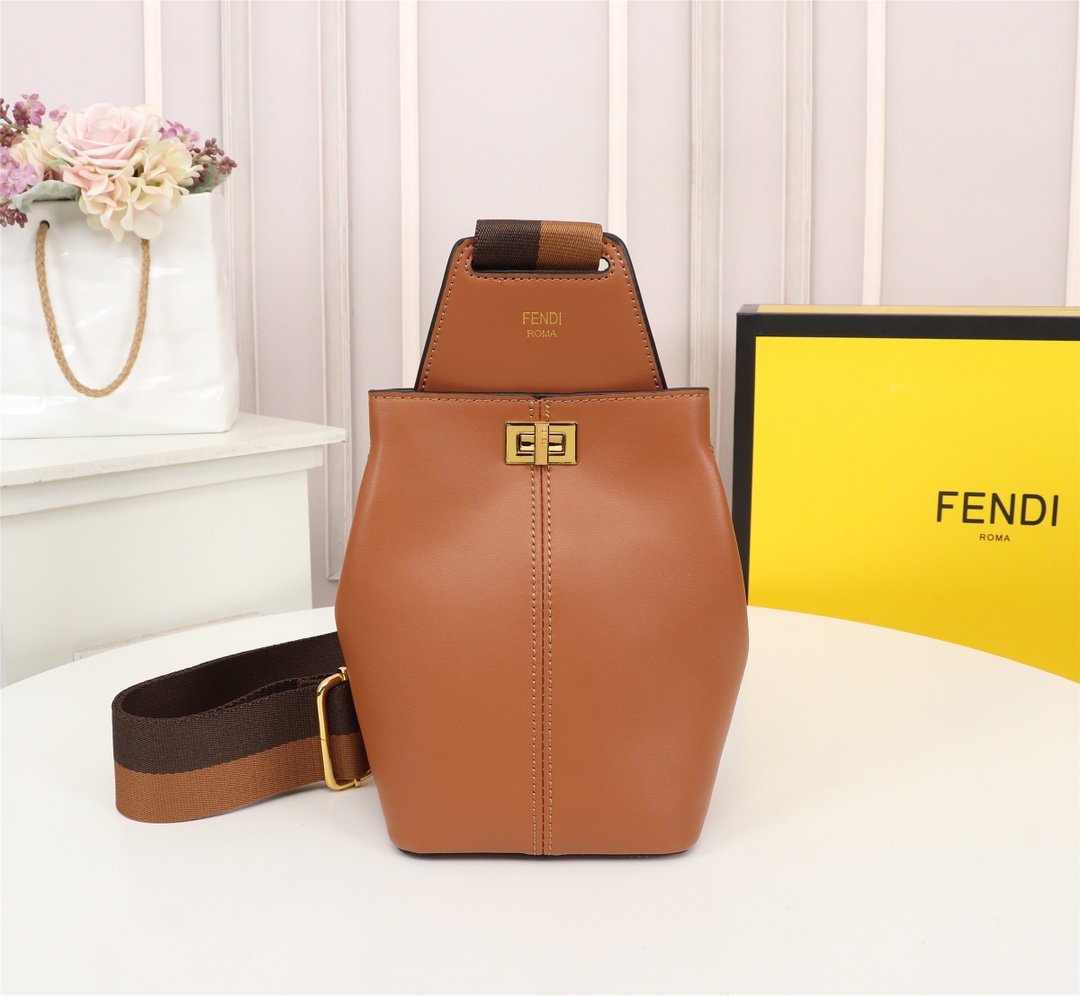 フェンディ 二つ折り財布 バイマ フェンディ バイザウェイ パール