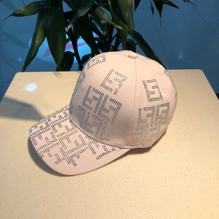 フェンディ 財布 薄い フェンディ デザイナー