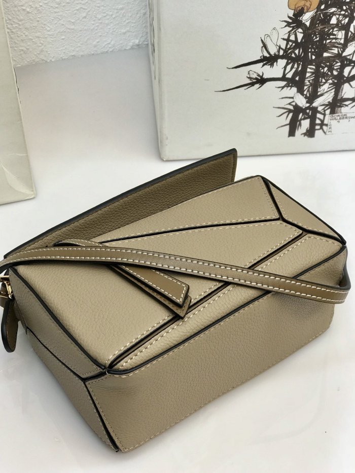 3色/ 18cm/ Loeweロエベバッグスーパーコピー10173