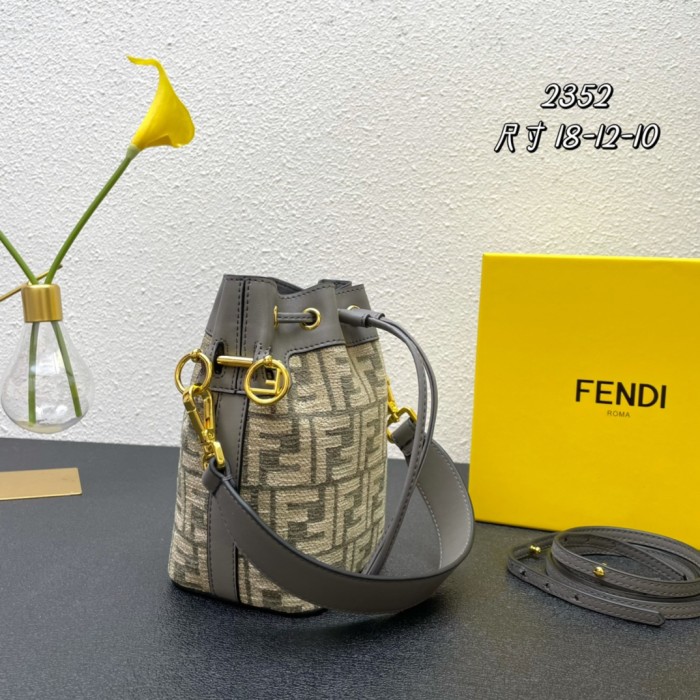 2色/ 18cm/ Fendiフェンディバッグスーパーコピー#2352