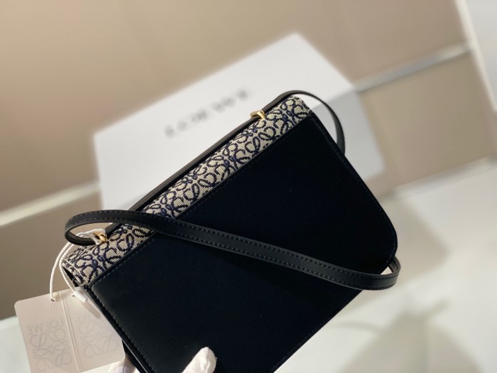 3色/ 22cm/ Loeweロエベバッグスーパーコピー