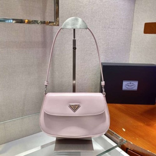 送料込 プラダ 偽物フラップ付きクレオショルダーバッグ puf36101