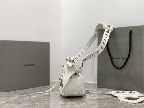 限定希少【アウトレット】バレンシアガ☆クラシックNanoシティバッグ bag22651