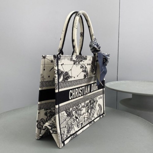 目を惹くカラー ディオール BOOK TOTE 偽物 ミディアムトートバッグ キウリ dez85857