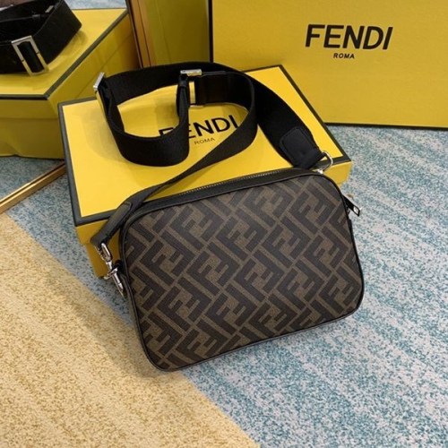 目を惹くカラー フェンディ カメラショルダーバッグ 偽物 fed80027