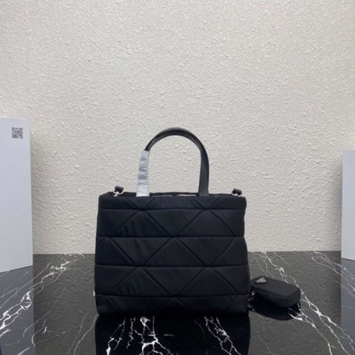 大人気【プラダ】偽物 システム ナッパレザー パッチワーク トートバッグ pua07990