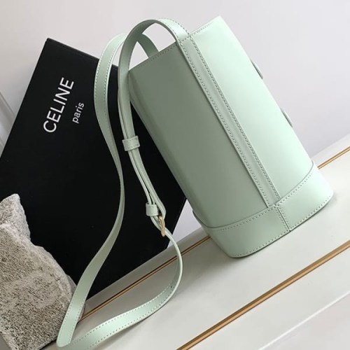 n級 おすすめセリーヌ Cuir トリオンフ スモール バケットバッグ コピー Cej17971