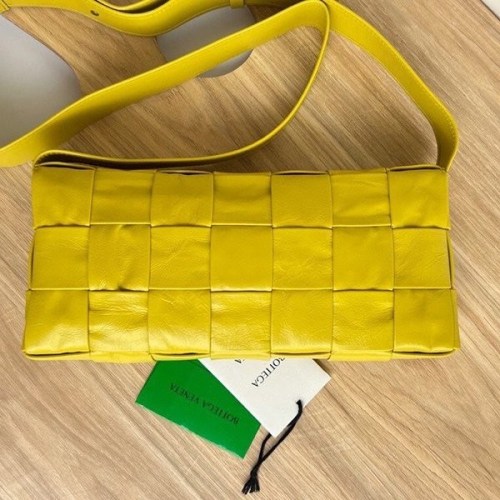 完売人気☆テガ ヴェネタ カセット クロスボディ バッグ 偽物 bow79011