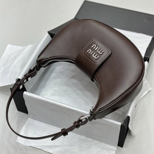 すぐ届 ミュウミュウ レザー トップハンドルバッグ myo57370