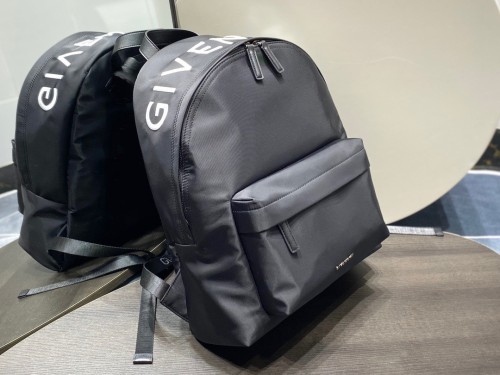 定番人気！ ジバンシー メンズ バックパック 偽物