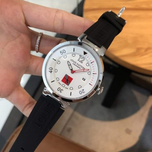 人気 ルイヴィトン 時計 スーパーコピー タンブール ストリート ダイバー 42mm vuv70434