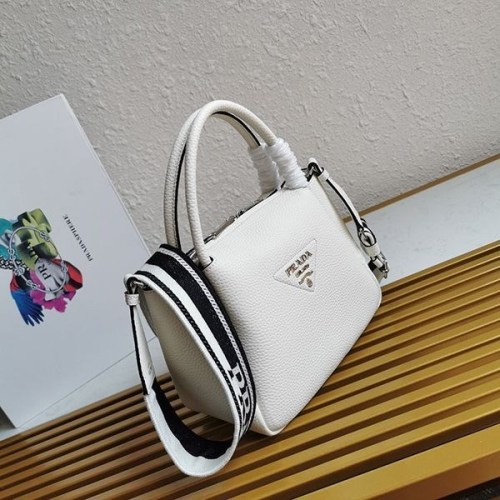 大人気 プラダ ショルダーバッグ コピー レザー 1BC145