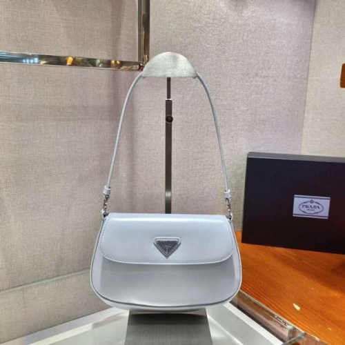 早い者勝ち♡プラダ フラップ付きクレオショルダーバッグ 偽物 puh92450