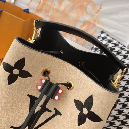 ★関税/送料込★ ルイヴィトン ショルダーバッグ 偽物 CRAFTY ネオノエMM 2WAY モノグラム M56889