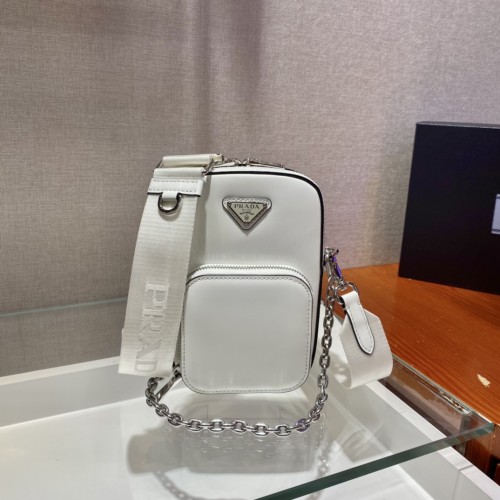 入手困難品！ プラダ メンズ 携帯電話バッグ コピー1BH183