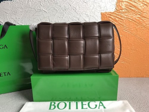 欲しい♡超限定♪ボッテガヴェネタ パデットカセット 偽物 ショルダーバッグ グレープ 591970VCQR15010