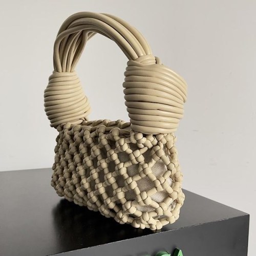 目を惹くカラー ボッテガヴェネタ ミニ Jodie バッグ コピー boa99568