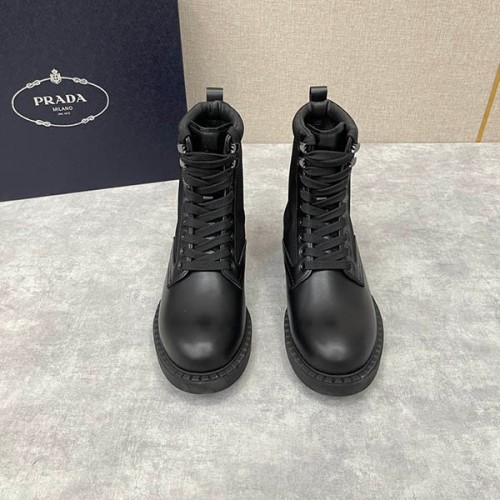 大人気!プラダ ブラッシュドレザー＆Re Nylon ブーツ コピー puu28255