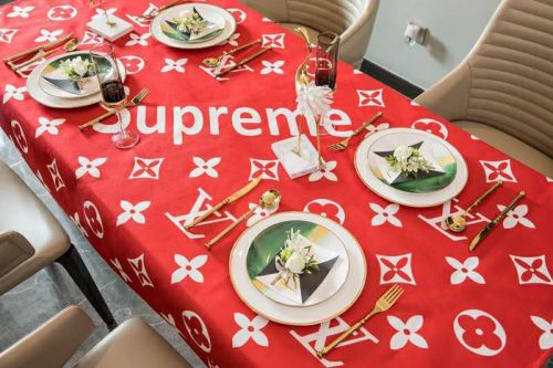 入手困難！ルイヴィトン x シュプリーム 2024新作 テーブルクロス 食卓カバー/机カバー/レストラン/おしゃれ食卓カバー 新居寝具用品