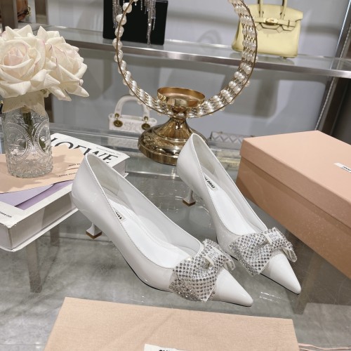 日本未入荷 2024新作 ミュウミュウ ハイヒール コピー