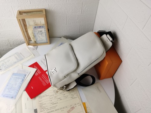 完売必至 ★ 2024 ルイヴィトン 新作ボディバッグ 偽物